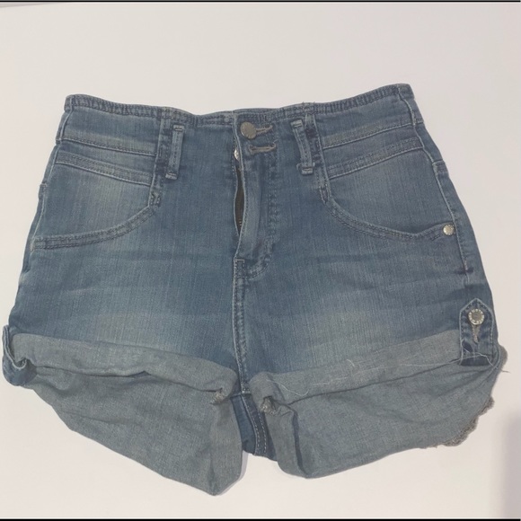 💋2/$30💋 TOPSHOP Jean Shorts - Picture 1 of 3
